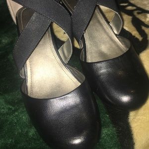 Black wedges